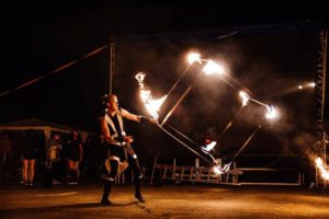 ohnivá kostka ve fireshow Postrpoi