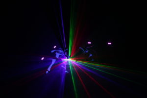 lasershow s grafickými tyčemi